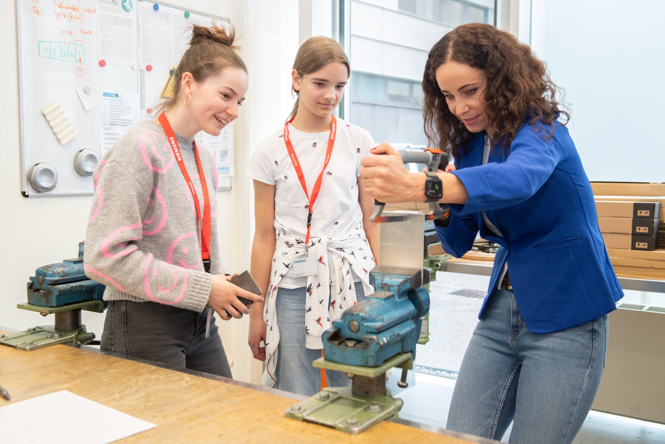 Frauen in die Technik: Girls‘ Day bei Siemens in Tirol voller Erfolg